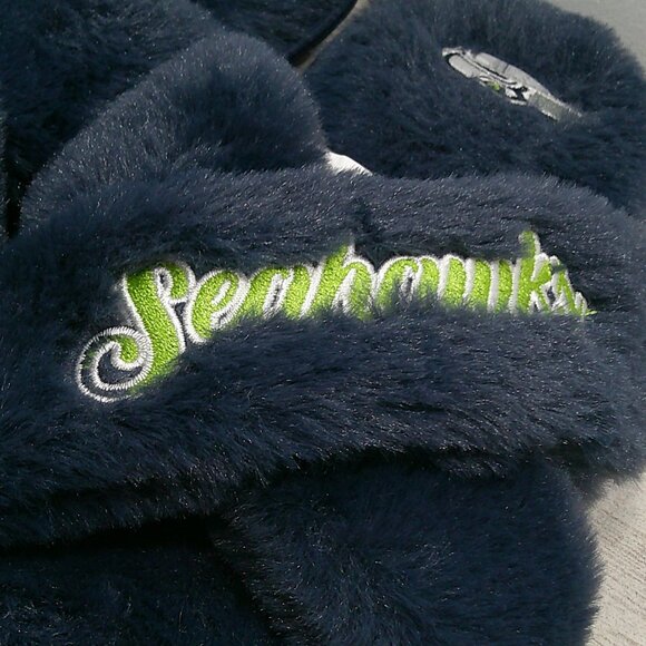 NFL Team Seattle Seahawks Fuzzy Cross Slide Slippers Size 11 - 12 | XL - Picture 4 of 13